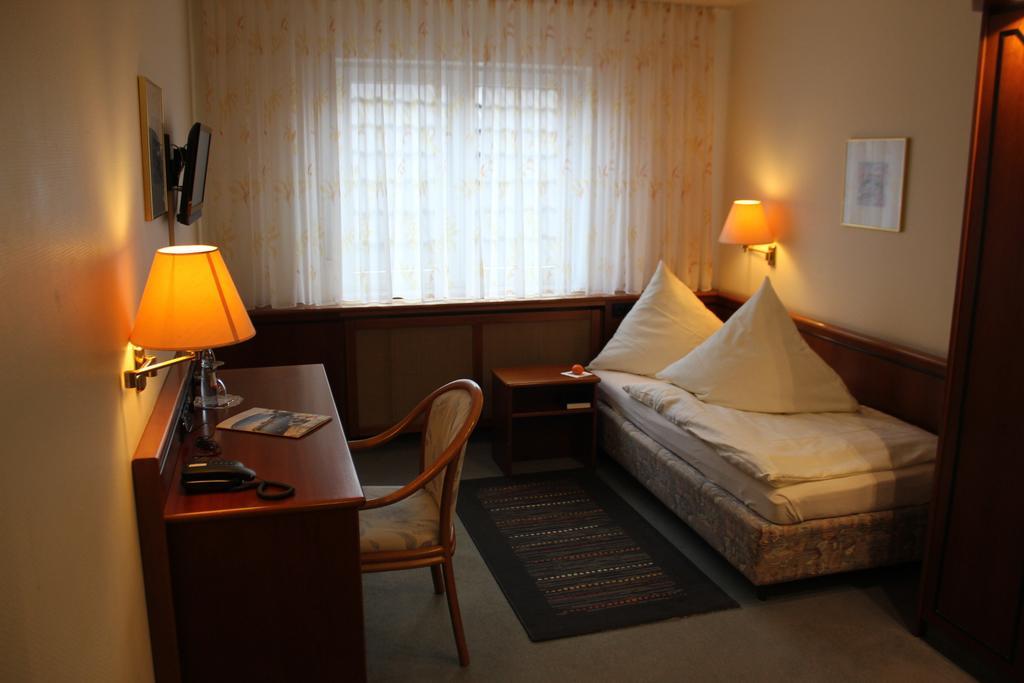 Hotel & Restaurant Zum Vater Rhein Monheim am Rhein Habitación foto