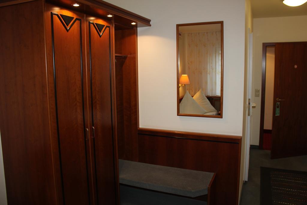 Hotel & Restaurant Zum Vater Rhein Monheim am Rhein Habitación foto