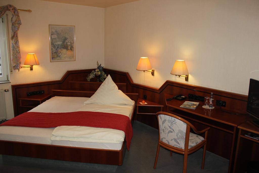 Hotel & Restaurant Zum Vater Rhein Monheim am Rhein Habitación foto